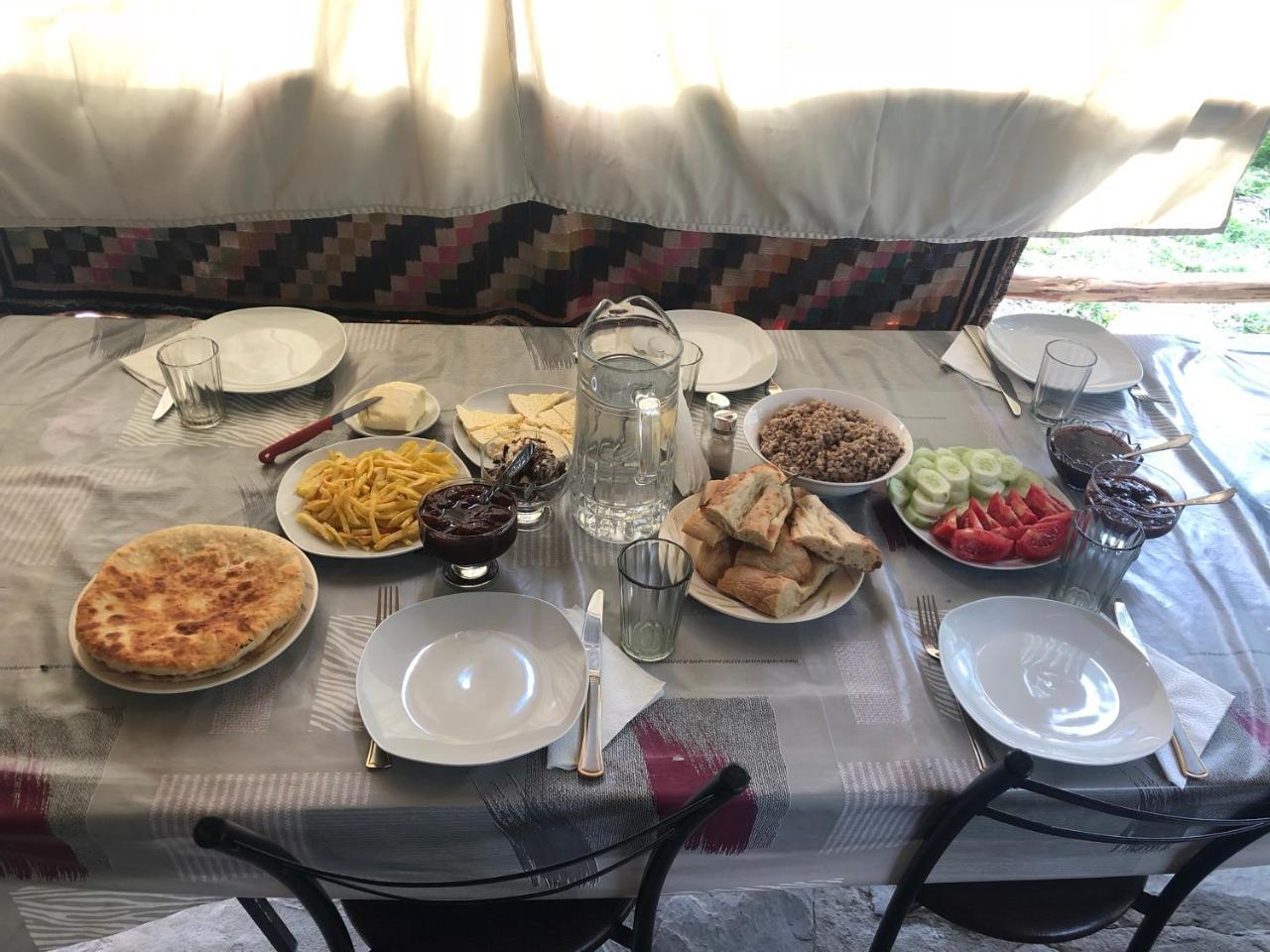 Pirikiti Hotel Akhmeta Buitenkant foto